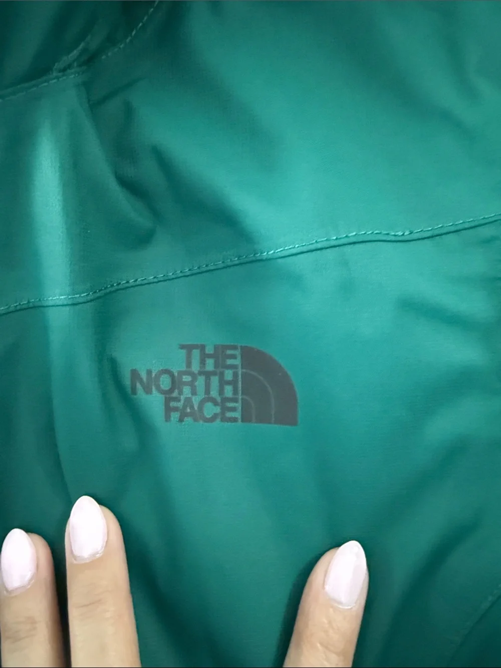 The North Face Women’s Green Lightweight Raincoat w/ Hood. - Picture 3 of 5
